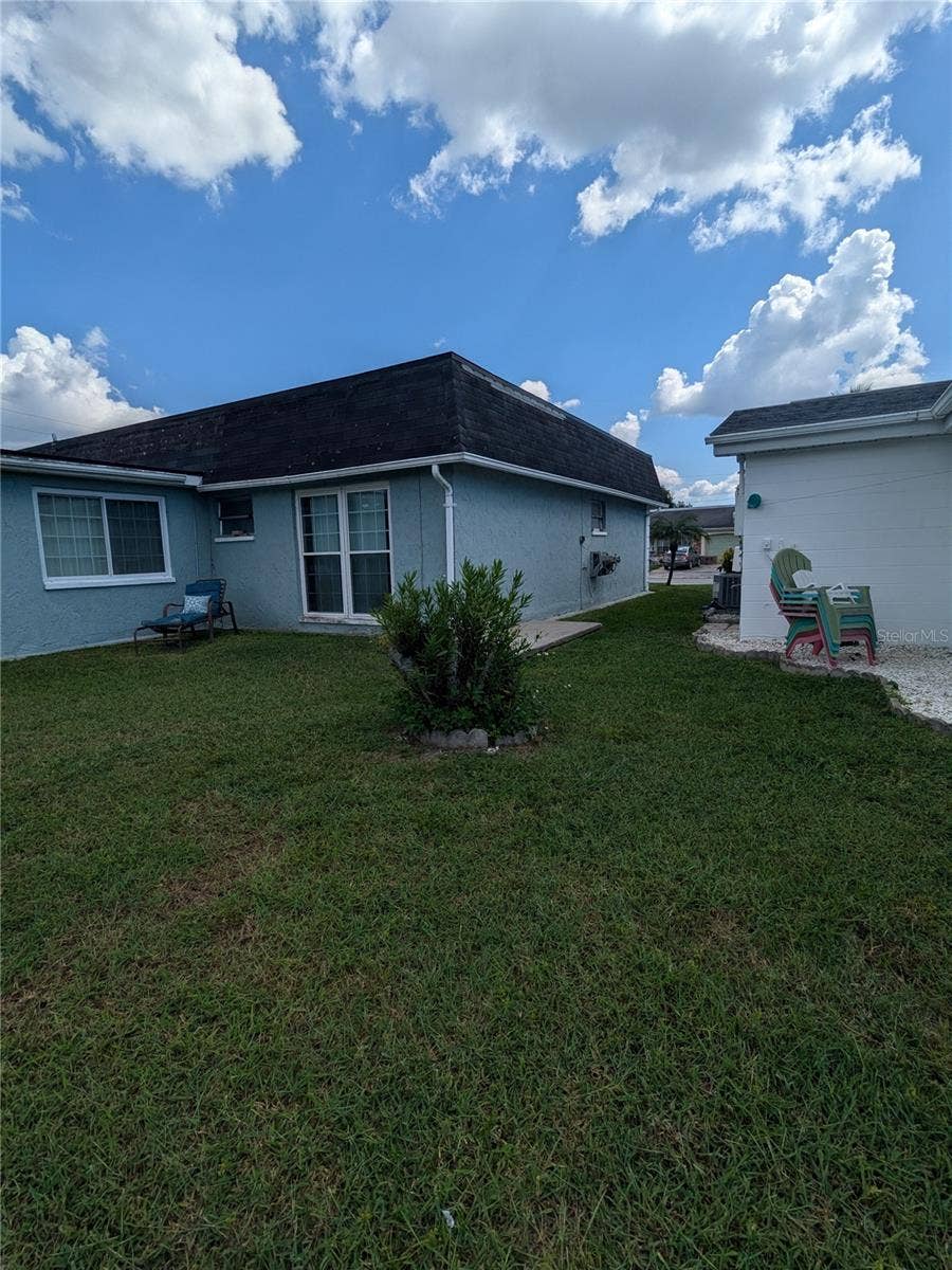3937 SAIL DRIVE, New Port Richey, FL 34652 LEFT YARD AND REAR OF HOUSE