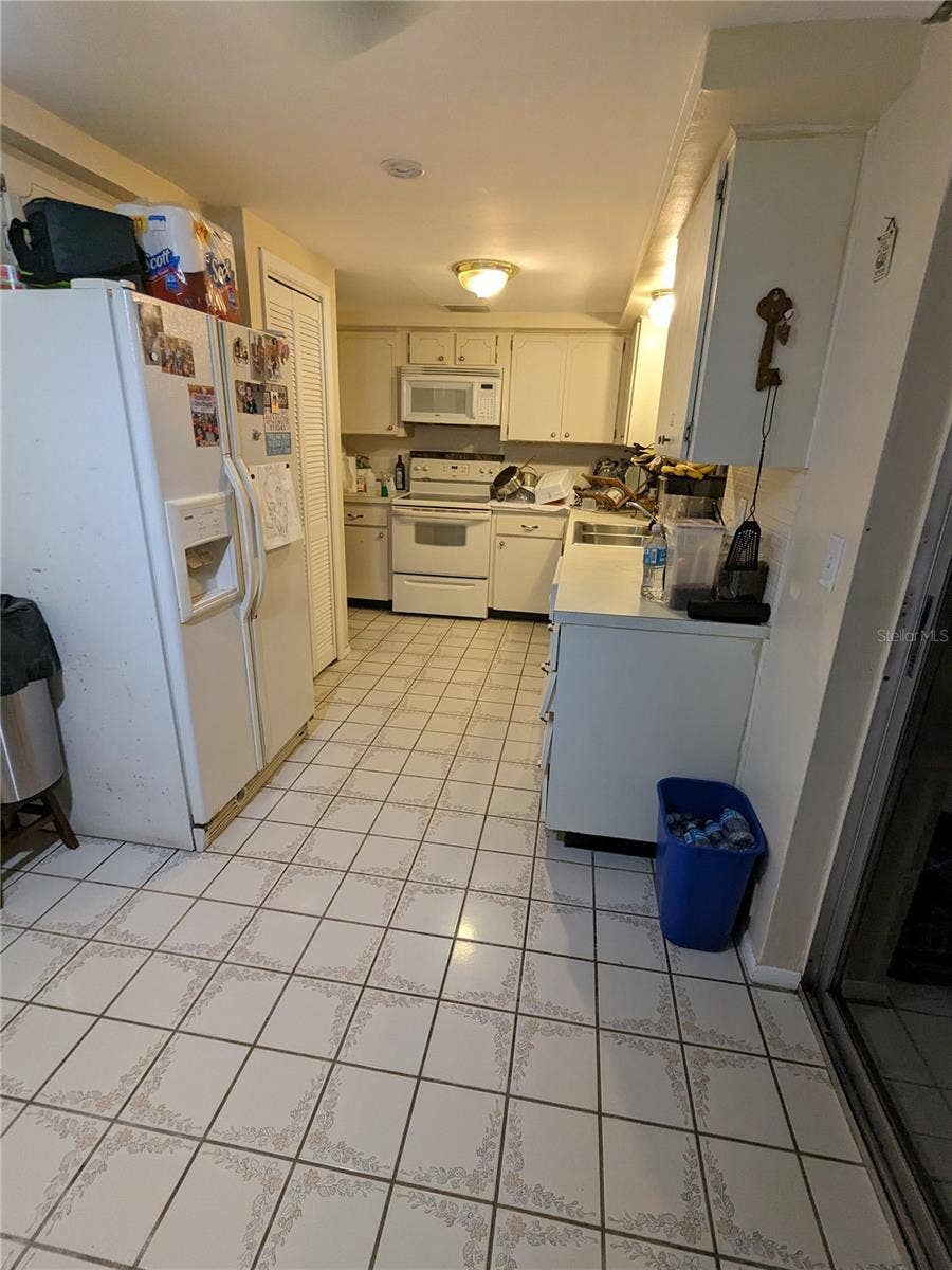 3937 SAIL DRIVE, New Port Richey, FL 34652 LG KITCHEN HAS EAT-IN AREA WITH SLIDERS TO ENCLOSED LANAI