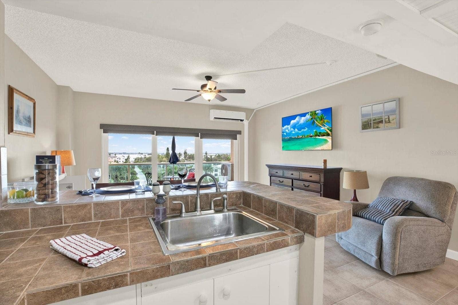 880 MANDALAY AVENUE, #C512, Clearwater Beach, FL 33767 880 MANDALAY AVENUE, #C512, Clearwater Beach, FL 33767