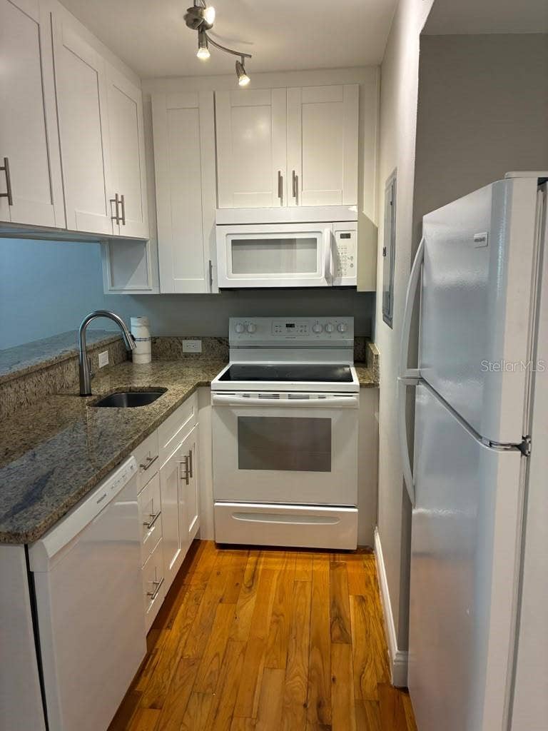 1301 S HOWARD AVENUE, #C2, Tampa, FL 33606 Kitchen