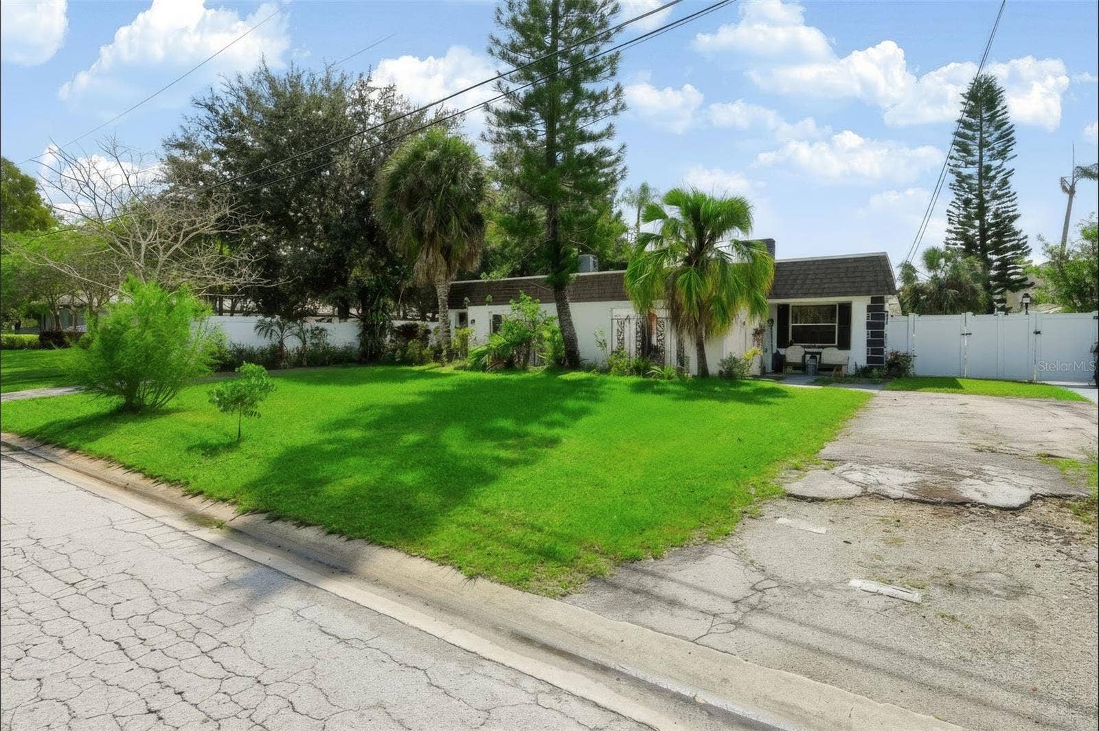 1169 2ND AVENUE NE, Largo, FL 33770