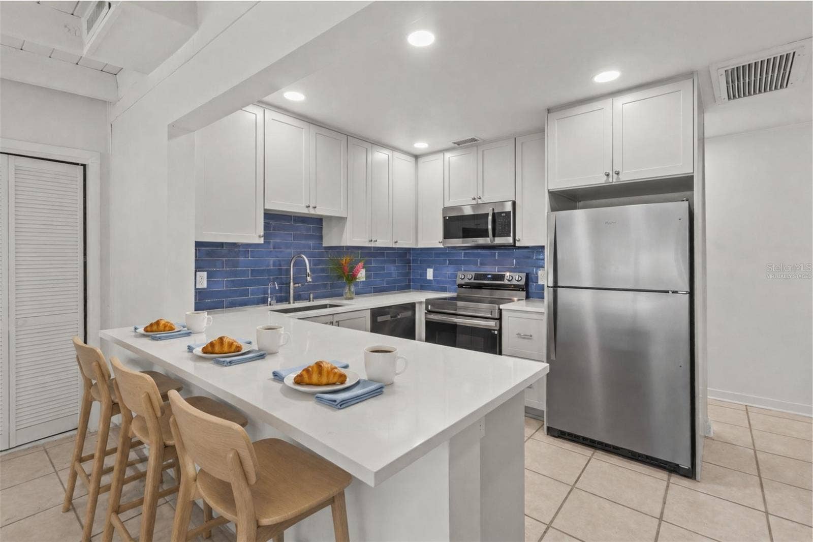 5819 27TH AVENUE S, Gulfport, FL 33707 Kitchen - Virtually Staged