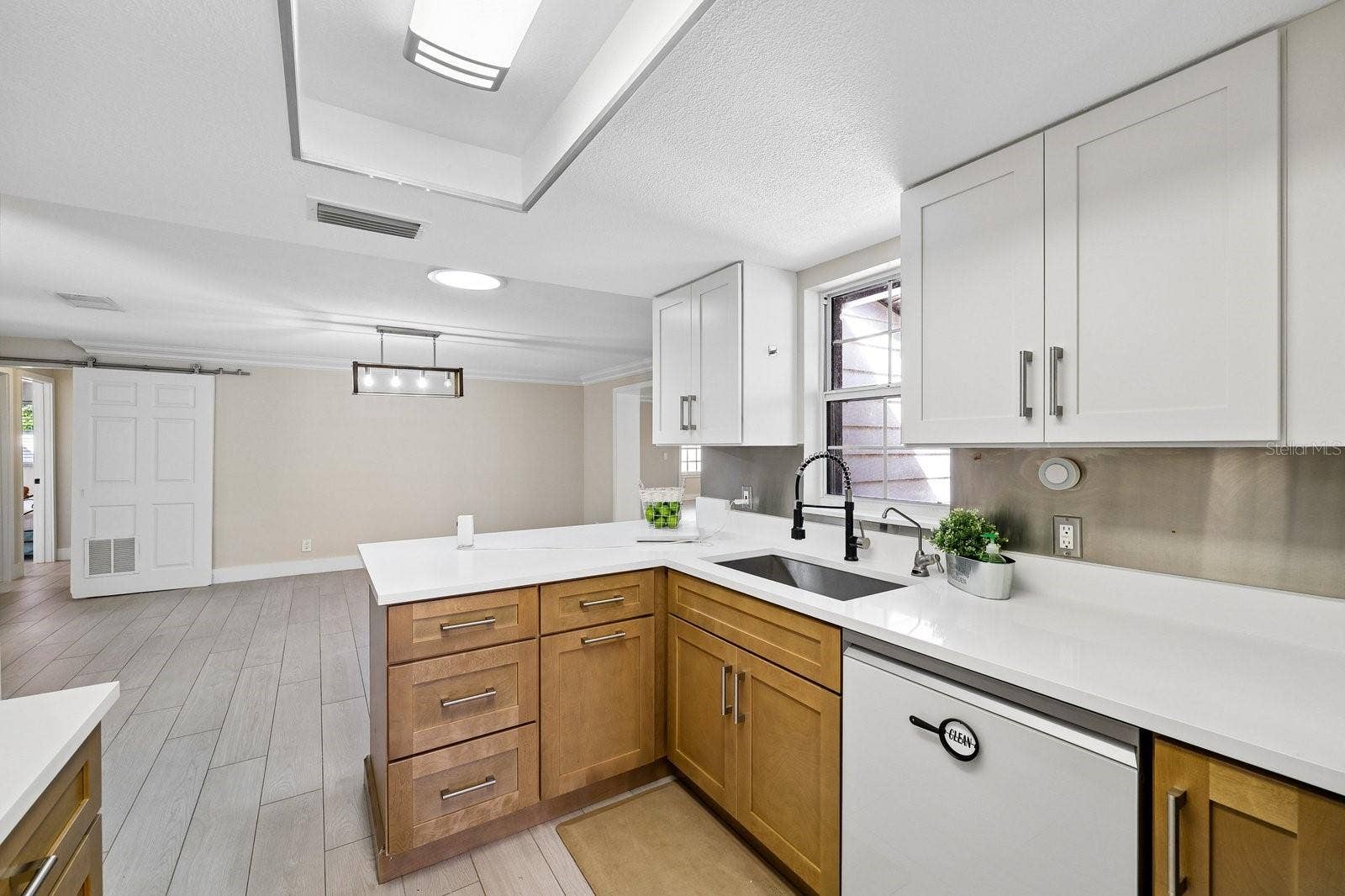 7321 CANAL BOULEVARD, Tampa, FL 33615