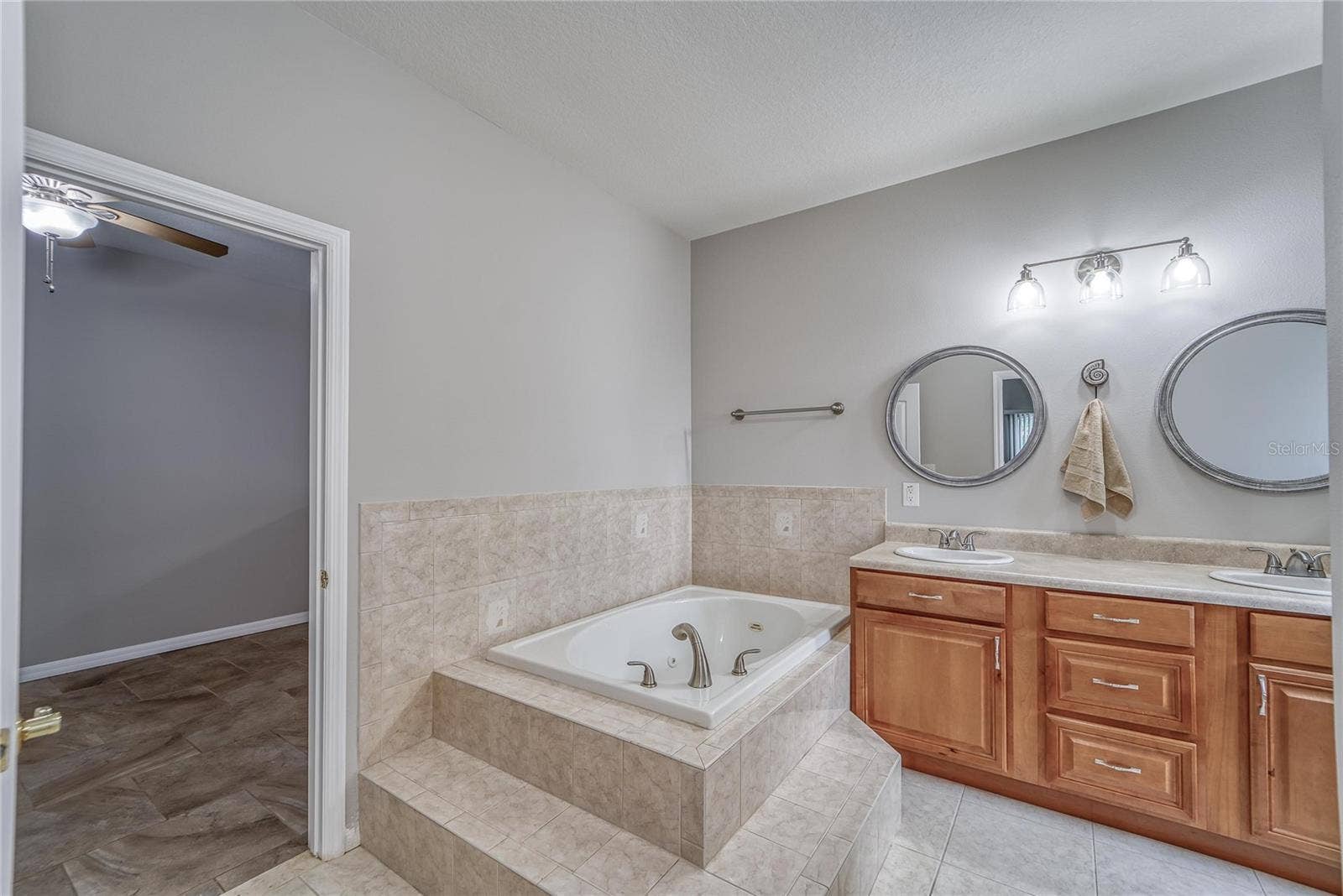 BATH #1 - SUITE