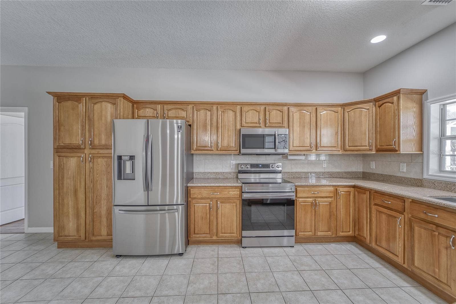 MAIN KITCHEN