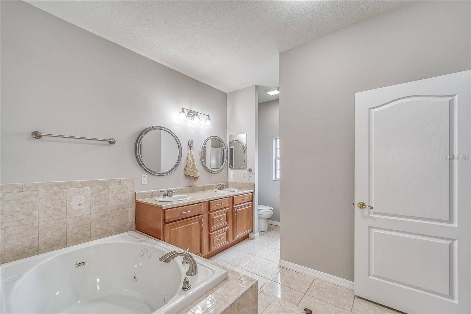 BATH #1 - SUITE