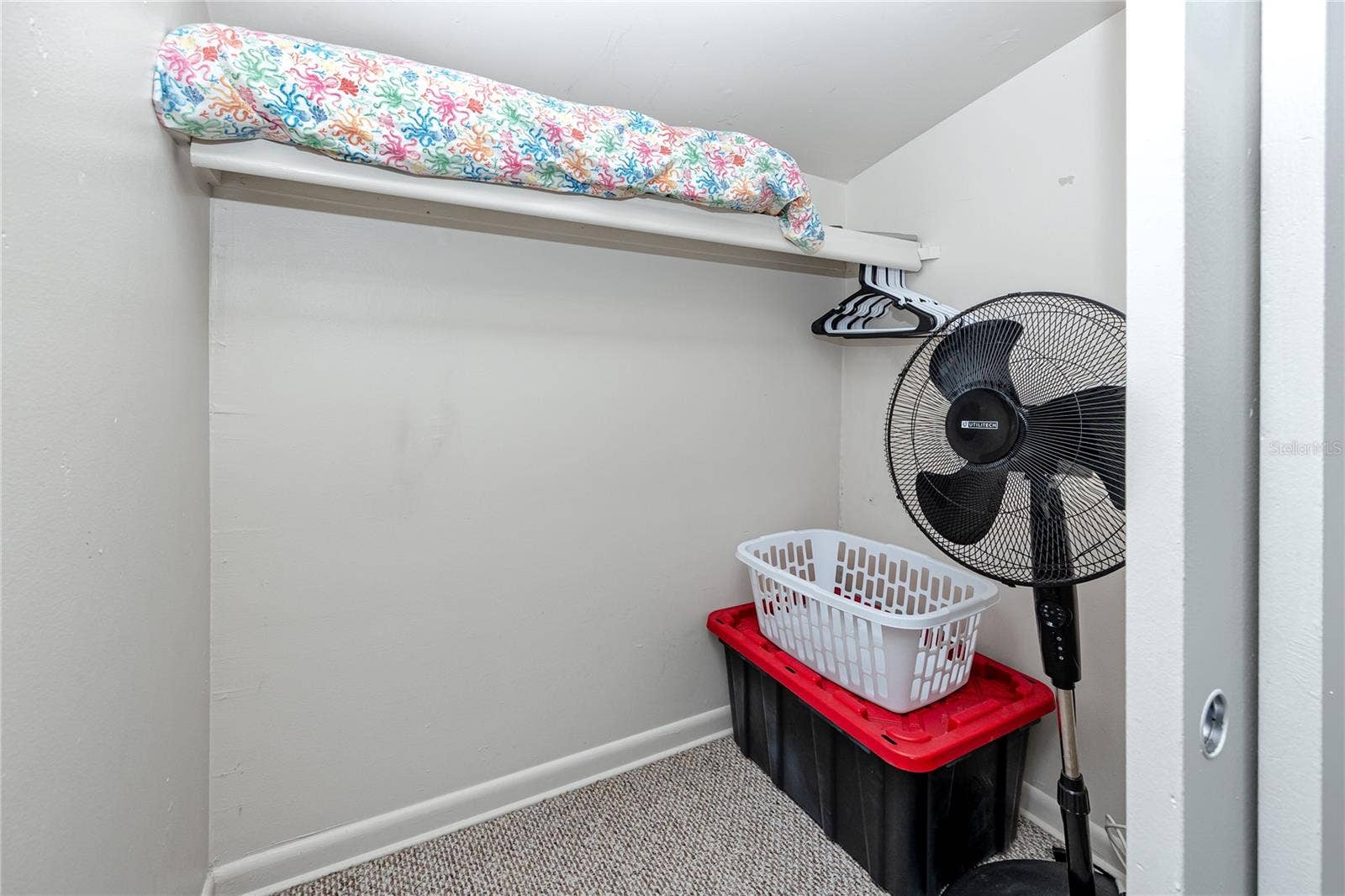 4229 LA PALMA COURT, Tampa, FL 33611 Walk in closet for all your storage needs.