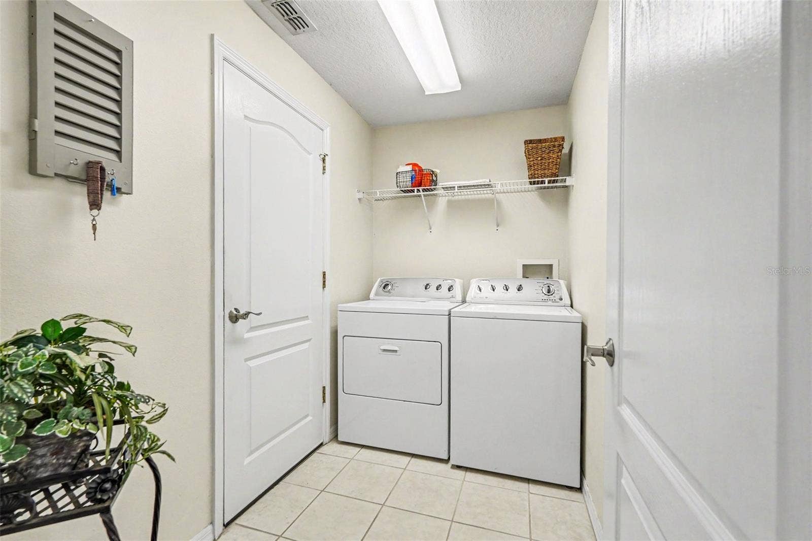 10130 OLD TAMPA BAY DRIVE, San Antonio, FL 33576 10130 OLD TAMPA BAY DRIVE, San Antonio, FL 33576