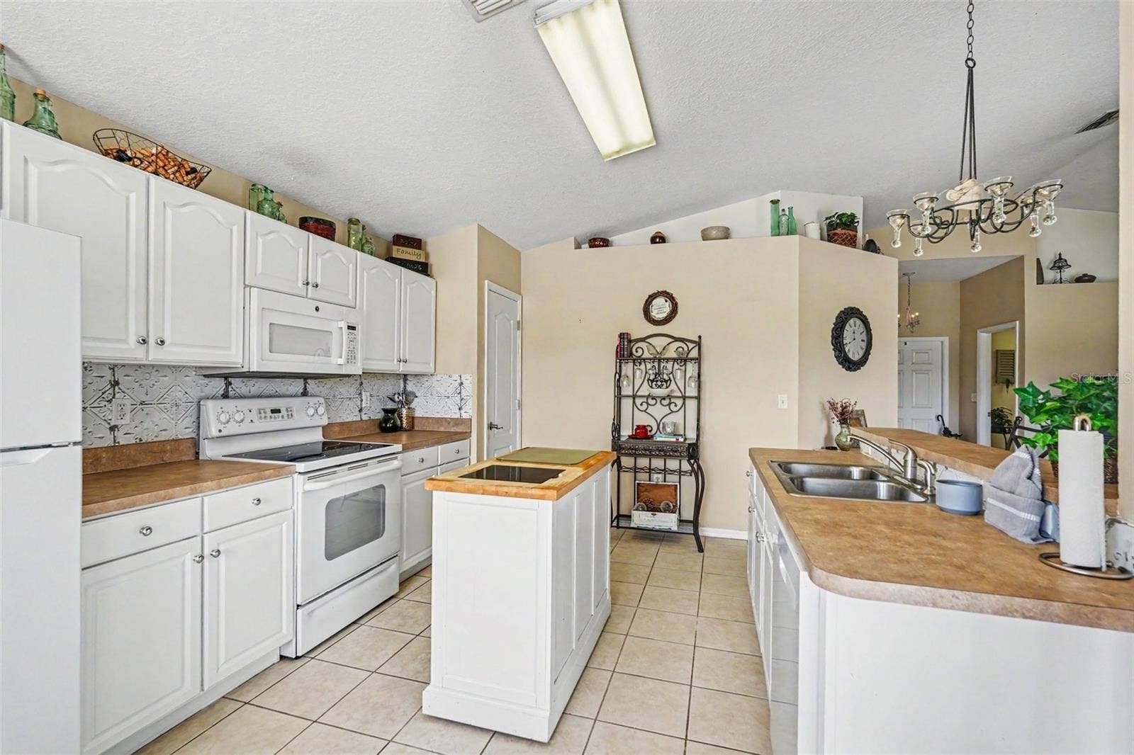 10130 OLD TAMPA BAY DRIVE, San Antonio, FL 33576 10130 OLD TAMPA BAY DRIVE, San Antonio, FL 33576