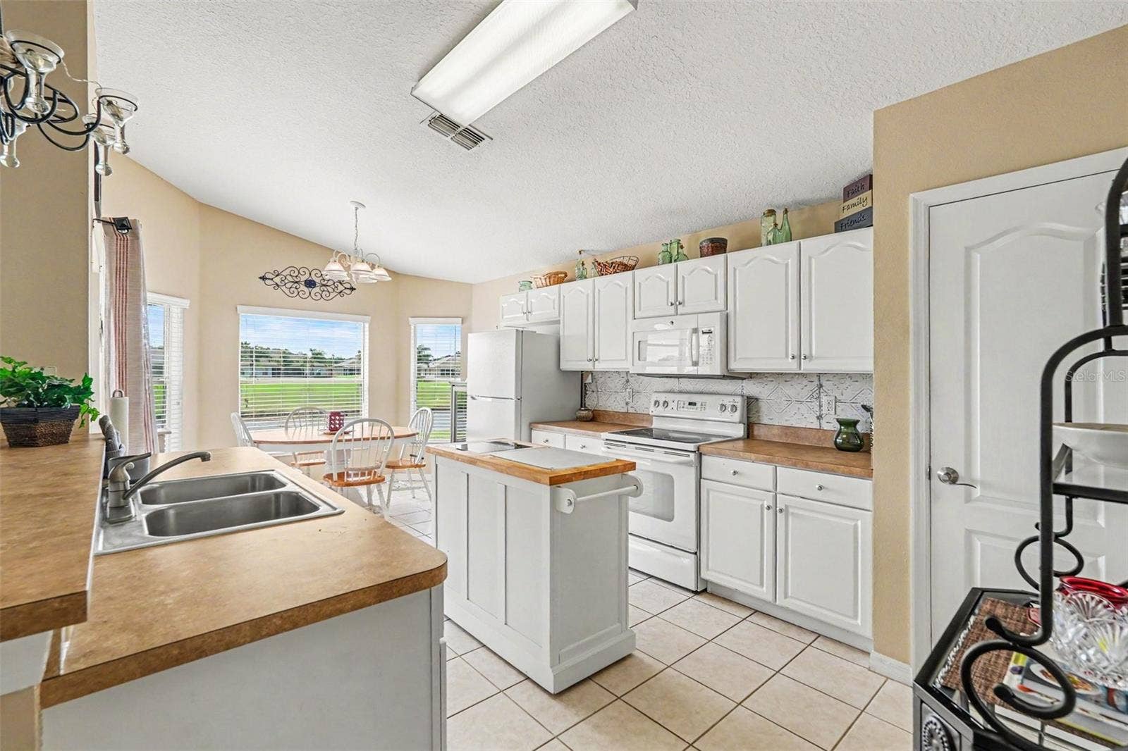 10130 OLD TAMPA BAY DRIVE, San Antonio, FL 33576 10130 OLD TAMPA BAY DRIVE, San Antonio, FL 33576