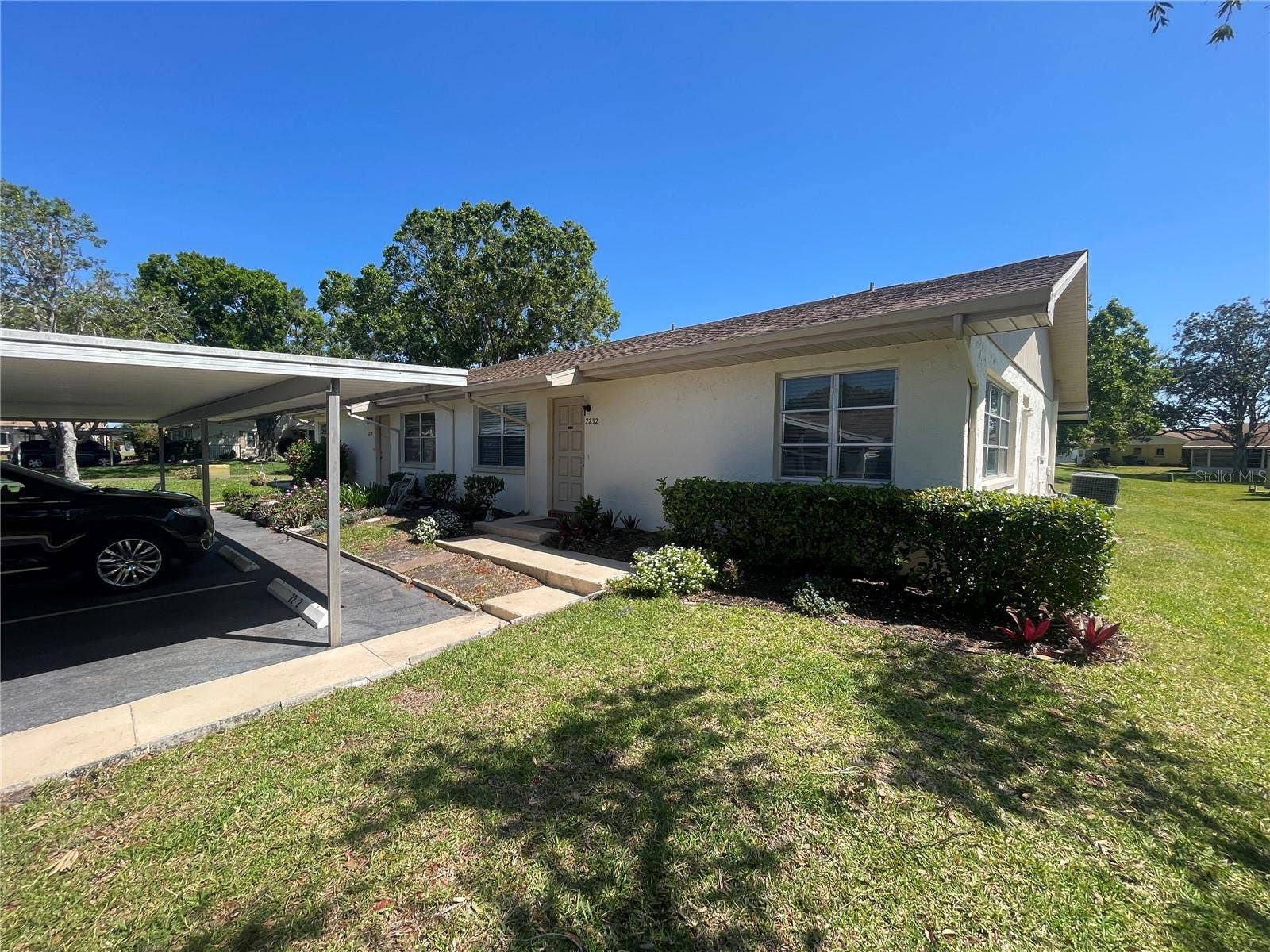 2232 GRENADIER DRIVE, #25, Sun City Center, FL 33573 Side Lawn