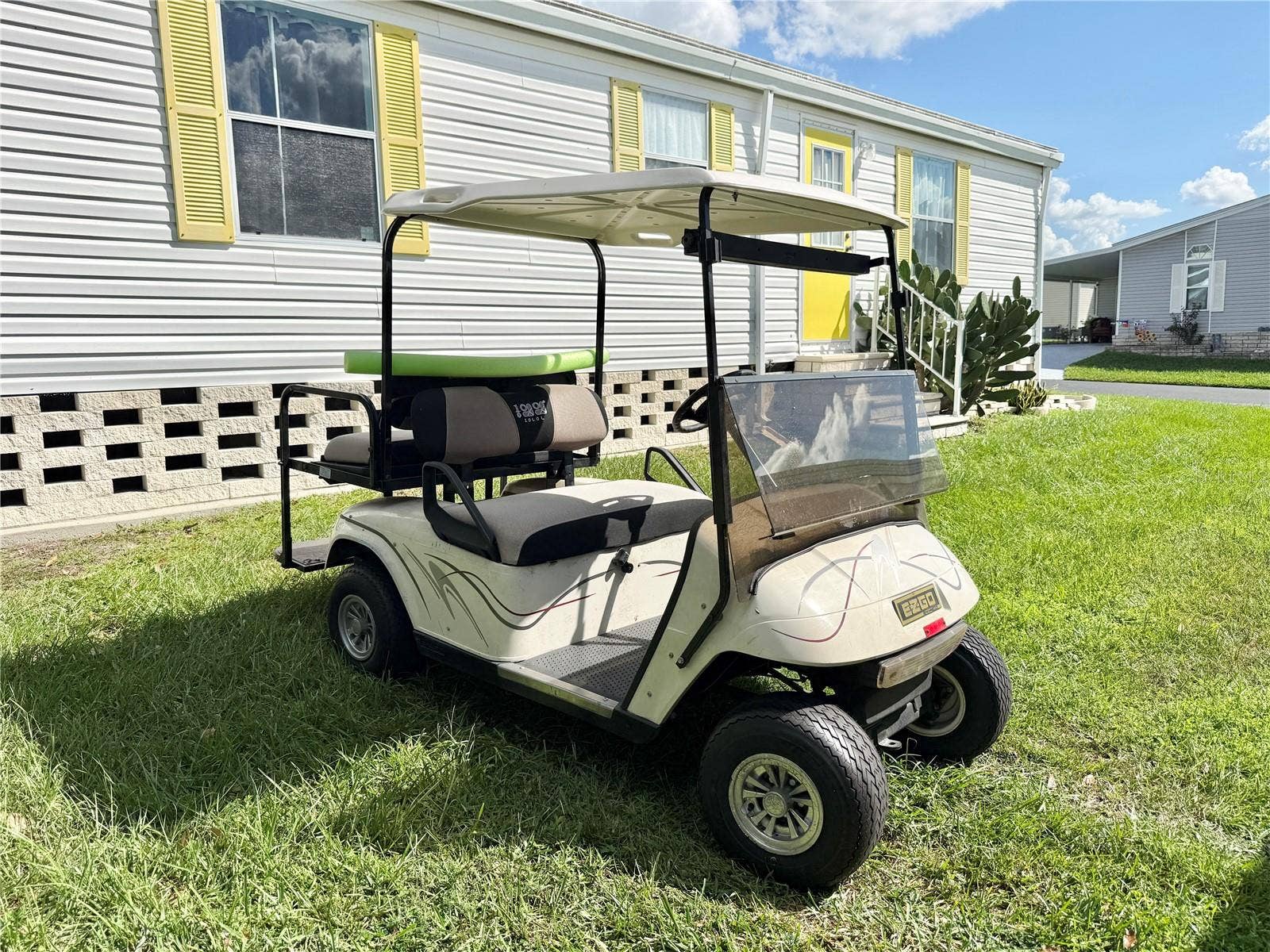37631 CAMPO AVENUE, Zephyrhills, FL 33541 Golf Cart Included in the Sale