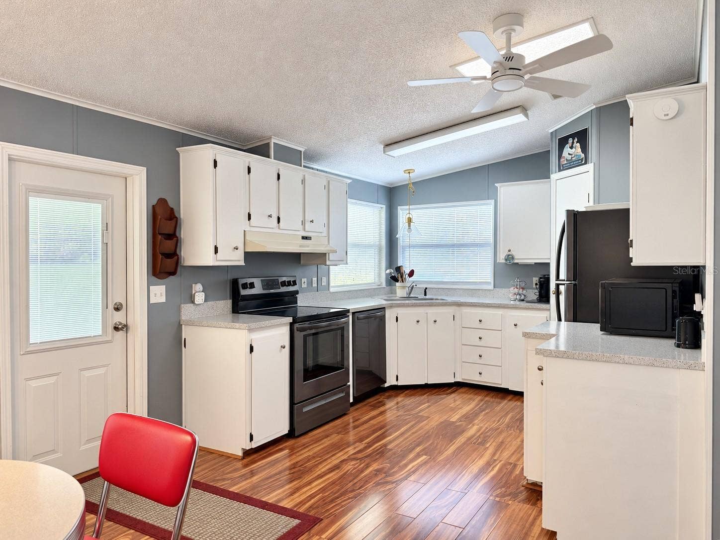 37631 CAMPO AVENUE, Zephyrhills, FL 33541 Kitchen