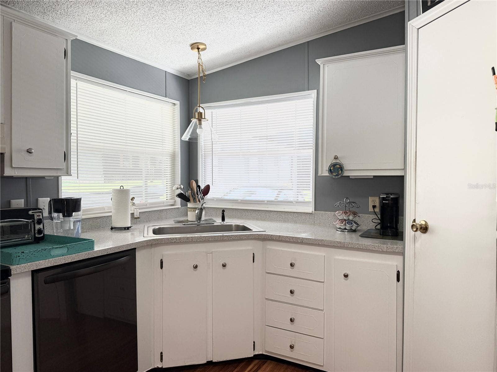 37631 CAMPO AVENUE, Zephyrhills, FL 33541 Kitchen