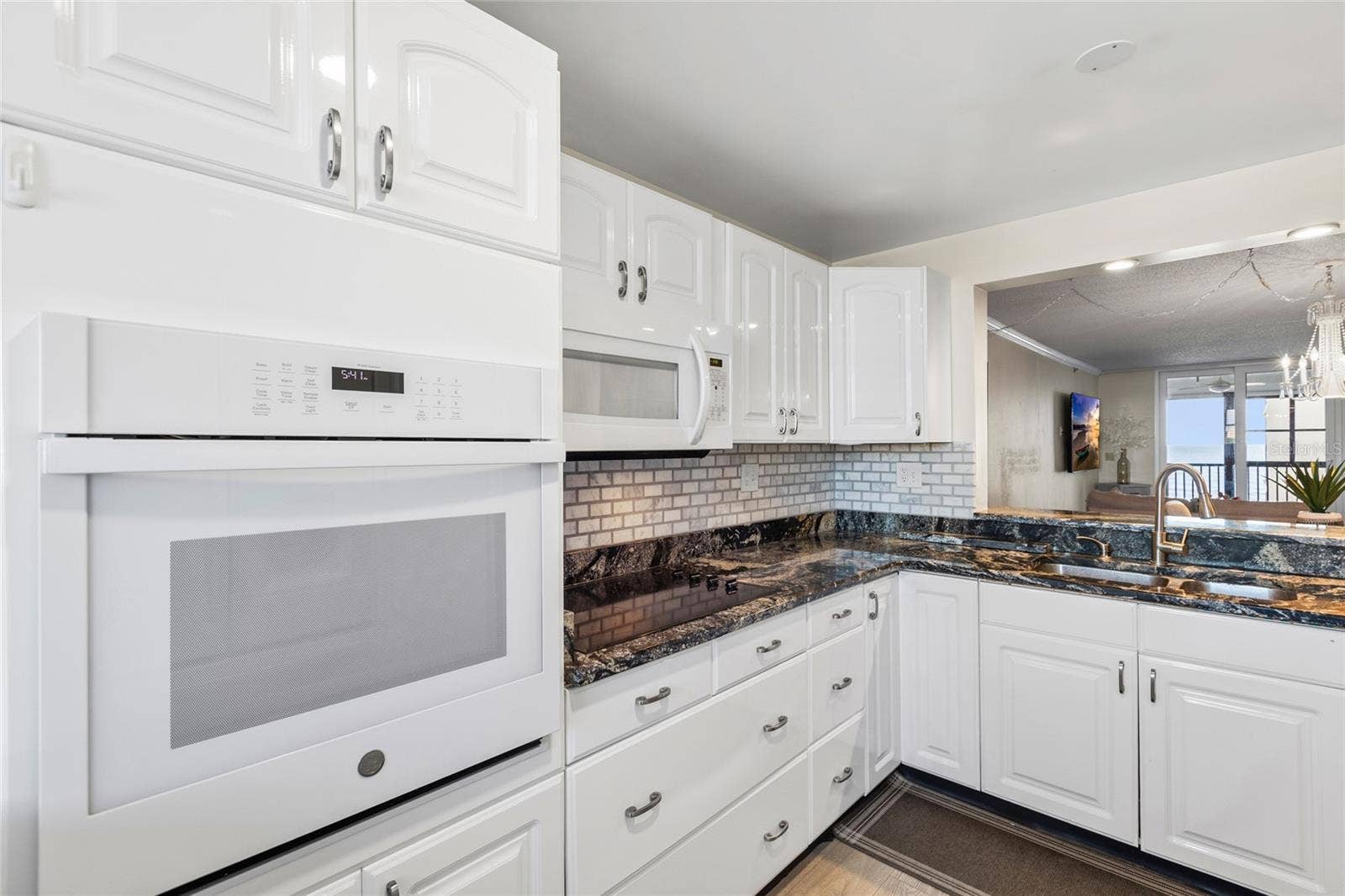 14900 GULF BOULEVARD, #204, Madeira Beach, FL 33708 Kitchen