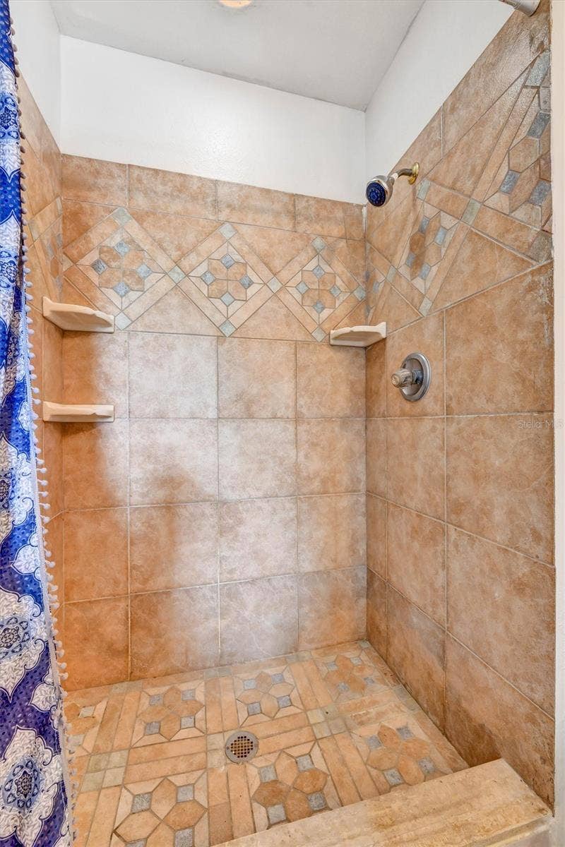 5320 ABINGER COURT, Tampa, FL 33624 5320 ABINGER COURT, Tampa, FL 33624