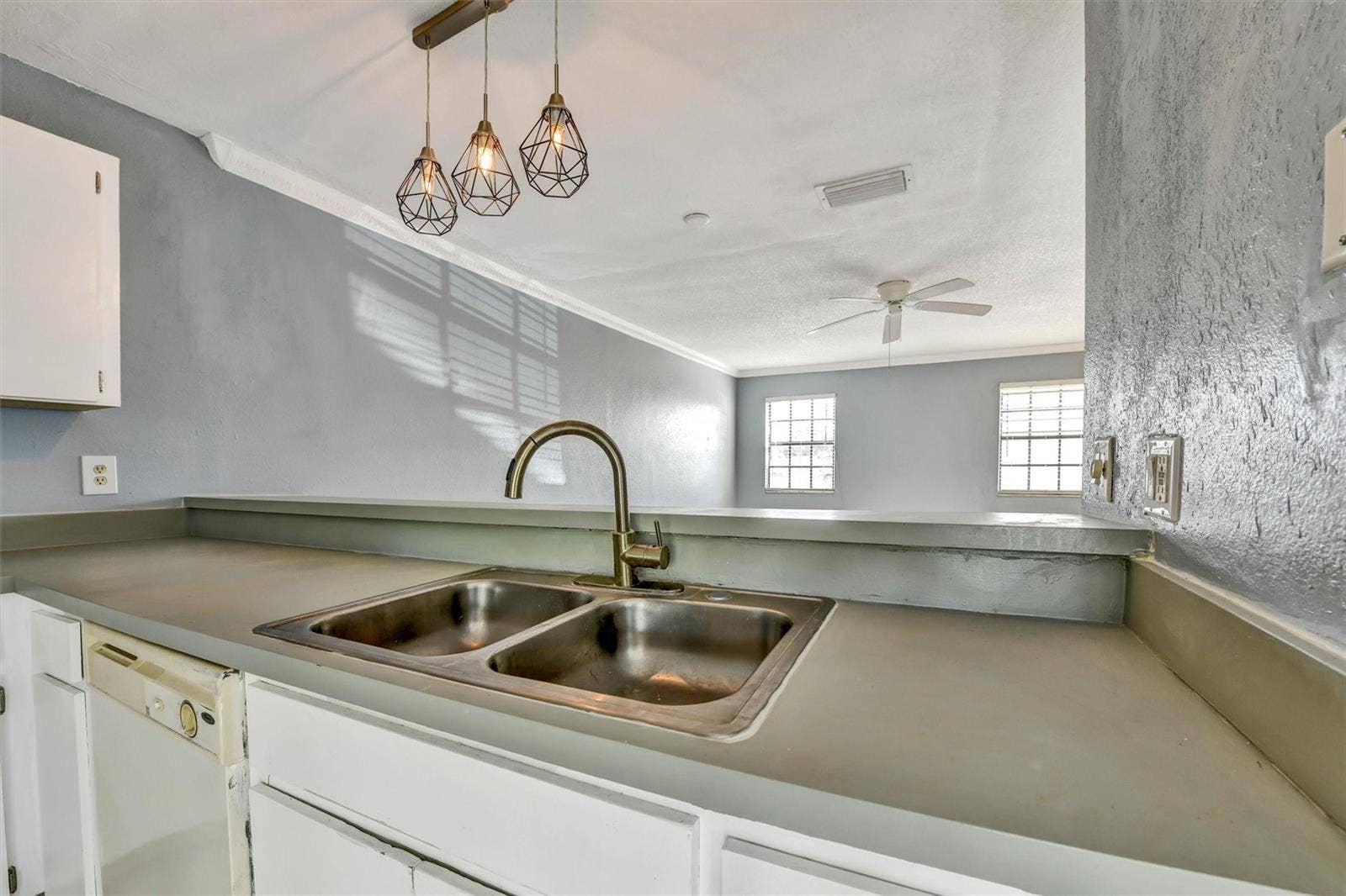 5320 ABINGER COURT, Tampa, FL 33624 5320 ABINGER COURT, Tampa, FL 33624