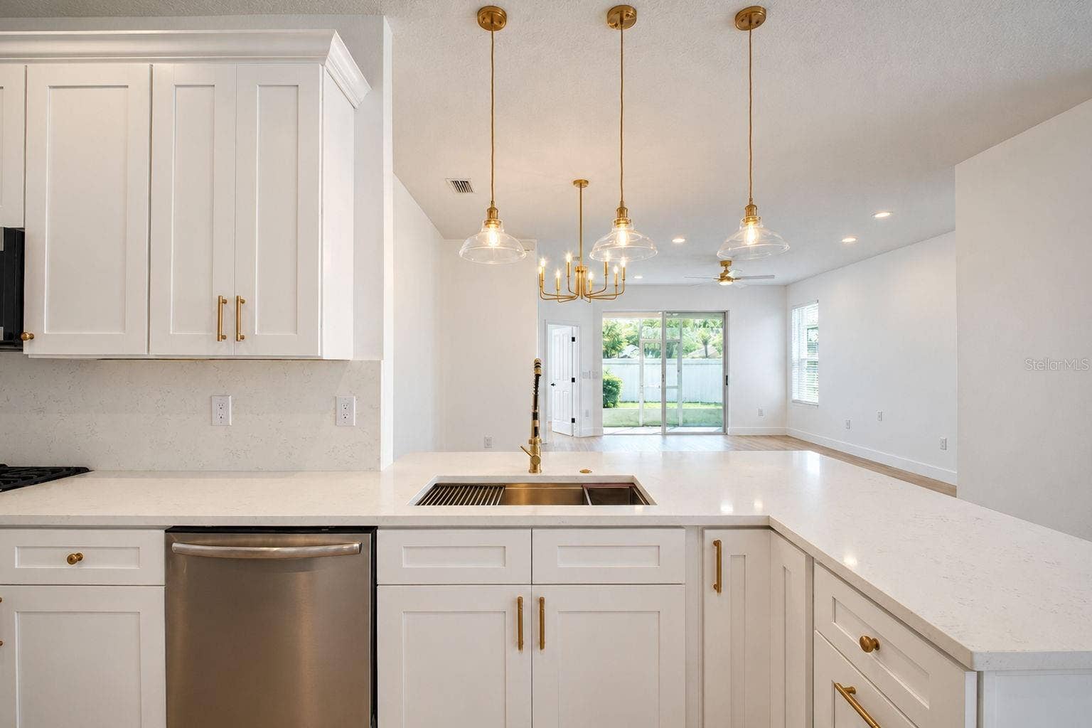 31421 SHAKER CIRCLE, Wesley Chapel, FL 33543 Kitchen
