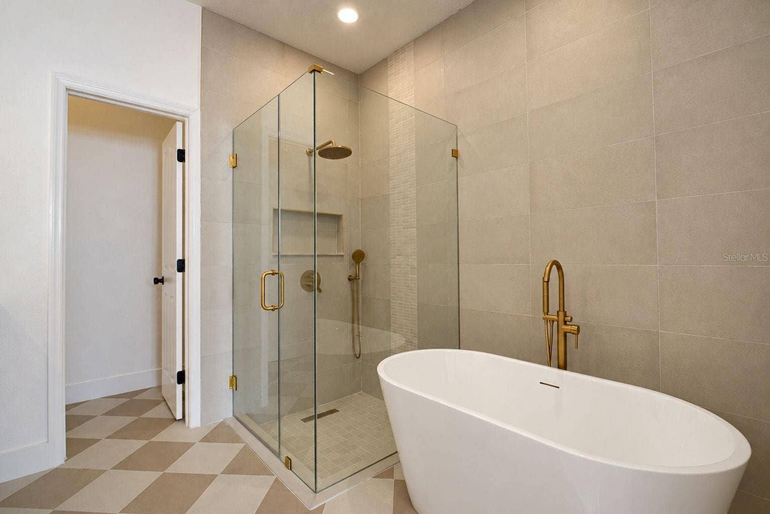 31421 SHAKER CIRCLE, Wesley Chapel, FL 33543 Main Bathroom