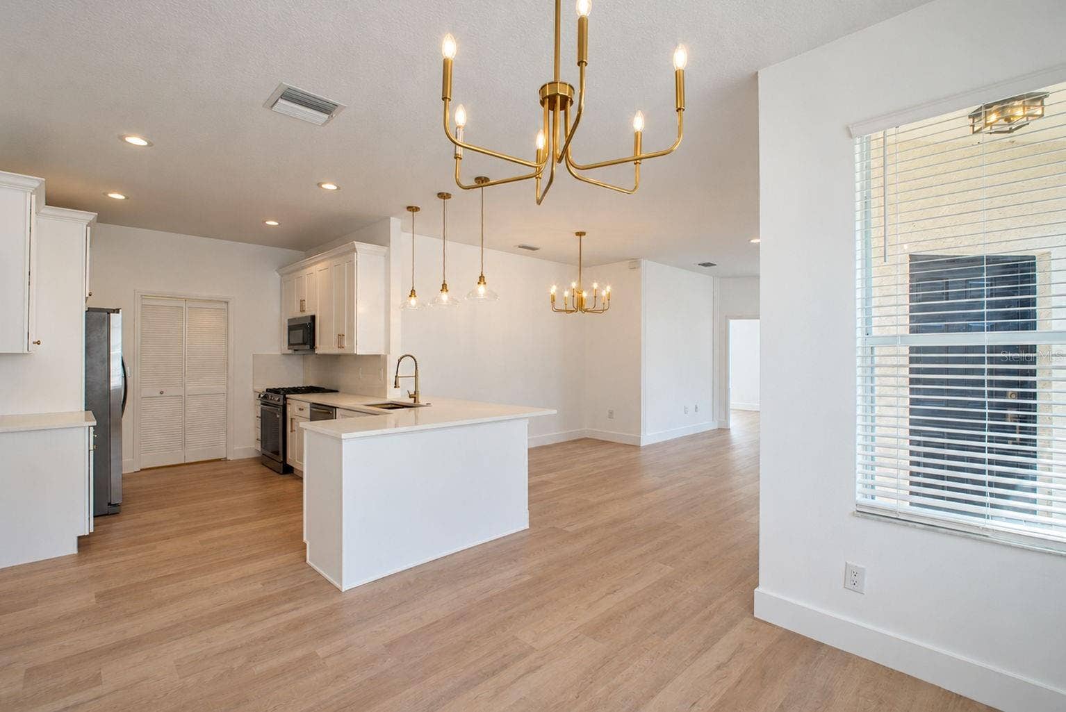 31421 SHAKER CIRCLE, Wesley Chapel, FL 33543 Kitchen