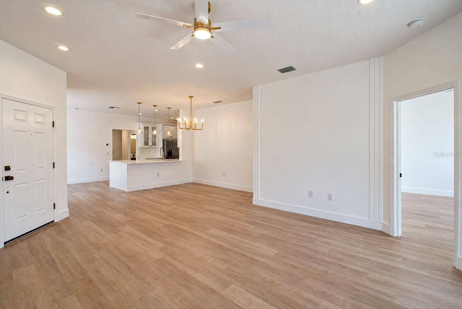 31421 SHAKER CIRCLE, Wesley Chapel, FL 33543 Living Room
