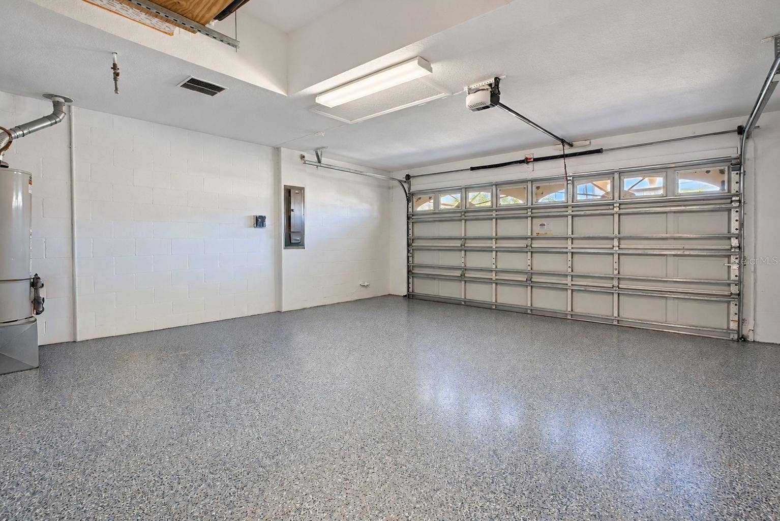 31421 SHAKER CIRCLE, Wesley Chapel, FL 33543 Garage