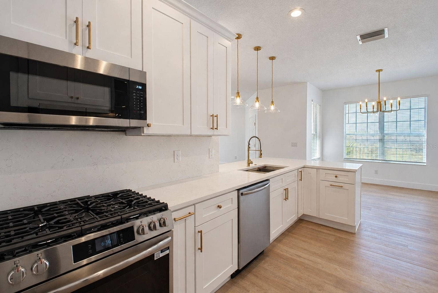 31421 SHAKER CIRCLE, Wesley Chapel, FL 33543 Kitchen