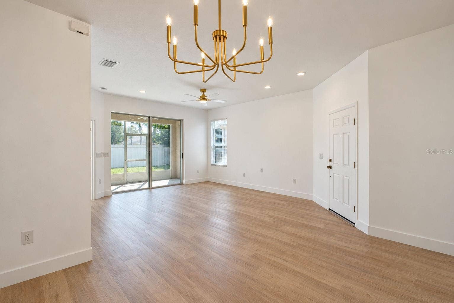 31421 SHAKER CIRCLE, Wesley Chapel, FL 33543 Living Room