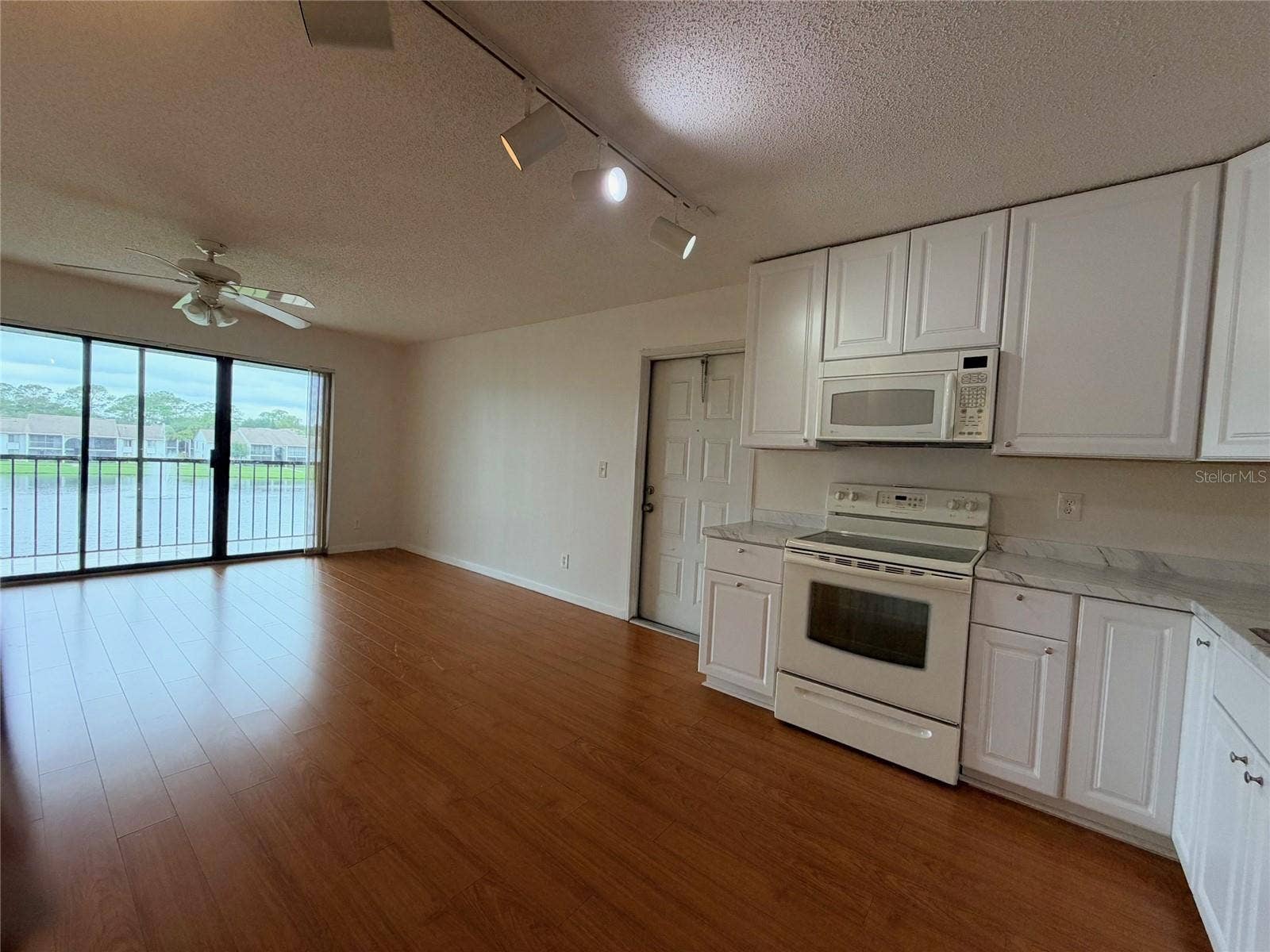8209 SUN SPRING CIRCLE, #73, Orlando, FL 32825 8209 SUN SPRING CIRCLE, #73, Orlando, FL 32825