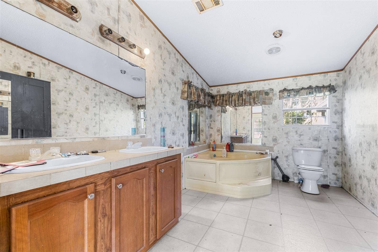 14305 BALM BOYETTE ROAD, Riverview, FL 33579 14305 BALM BOYETTE ROAD, Riverview, FL 33579