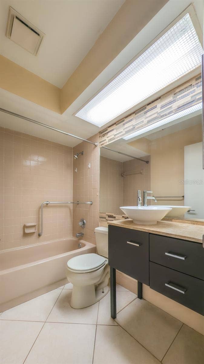 7910 RIVERDALE DRIVE, New Port Richey, FL 34653 Bath with tube shower combo