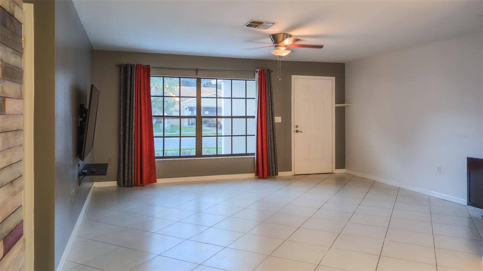 7910 RIVERDALE DRIVE, New Port Richey, FL 34653 Living room