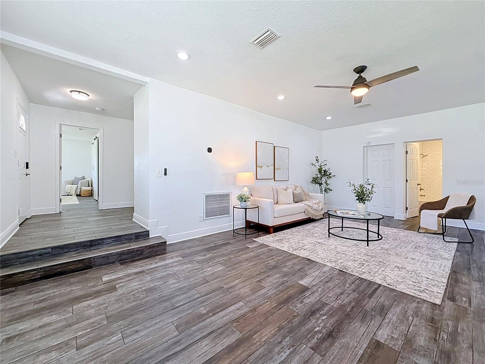 427 39TH STREET S, St Petersburg, FL 33711 Family Room