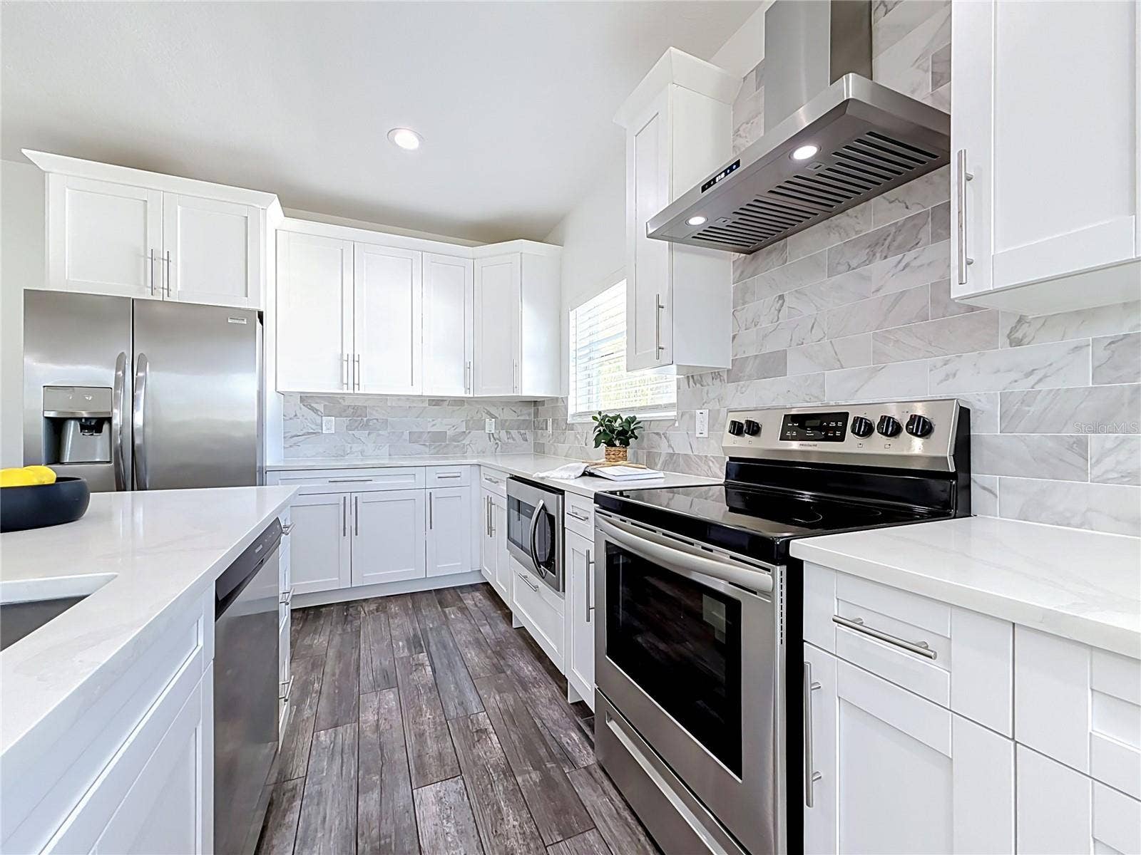 427 39TH STREET S, St Petersburg, FL 33711 427 39TH STREET S, St Petersburg, FL 33711