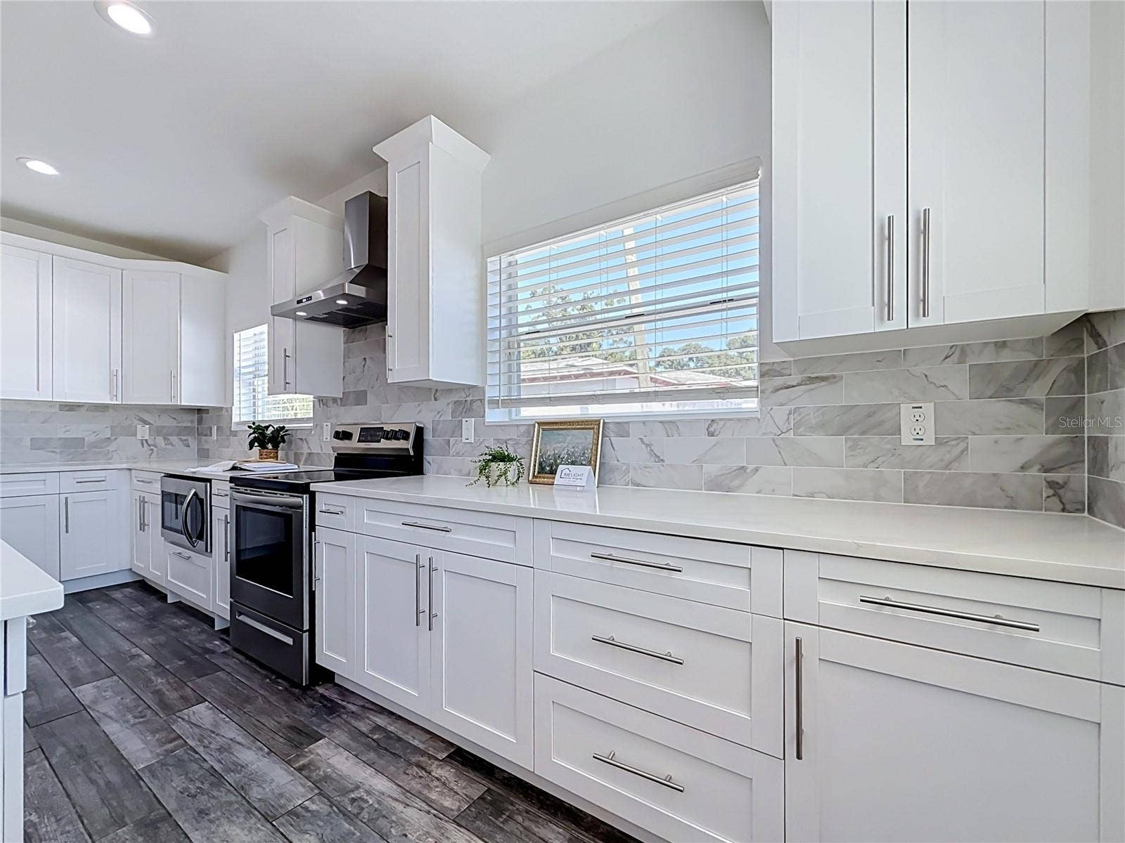 427 39TH STREET S, St Petersburg, FL 33711 427 39TH STREET S, St Petersburg, FL 33711