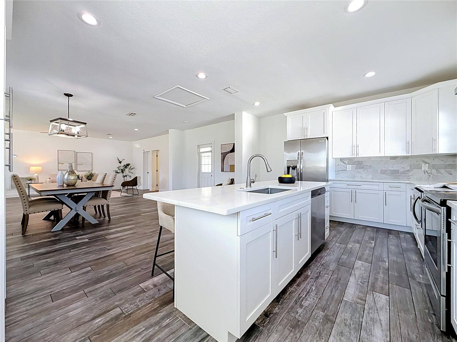 427 39TH STREET S, St Petersburg, FL 33711 427 39TH STREET S, St Petersburg, FL 33711