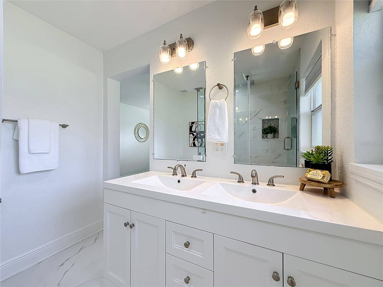 427 39TH STREET S, St Petersburg, FL 33711 427 39TH STREET S, St Petersburg, FL 33711