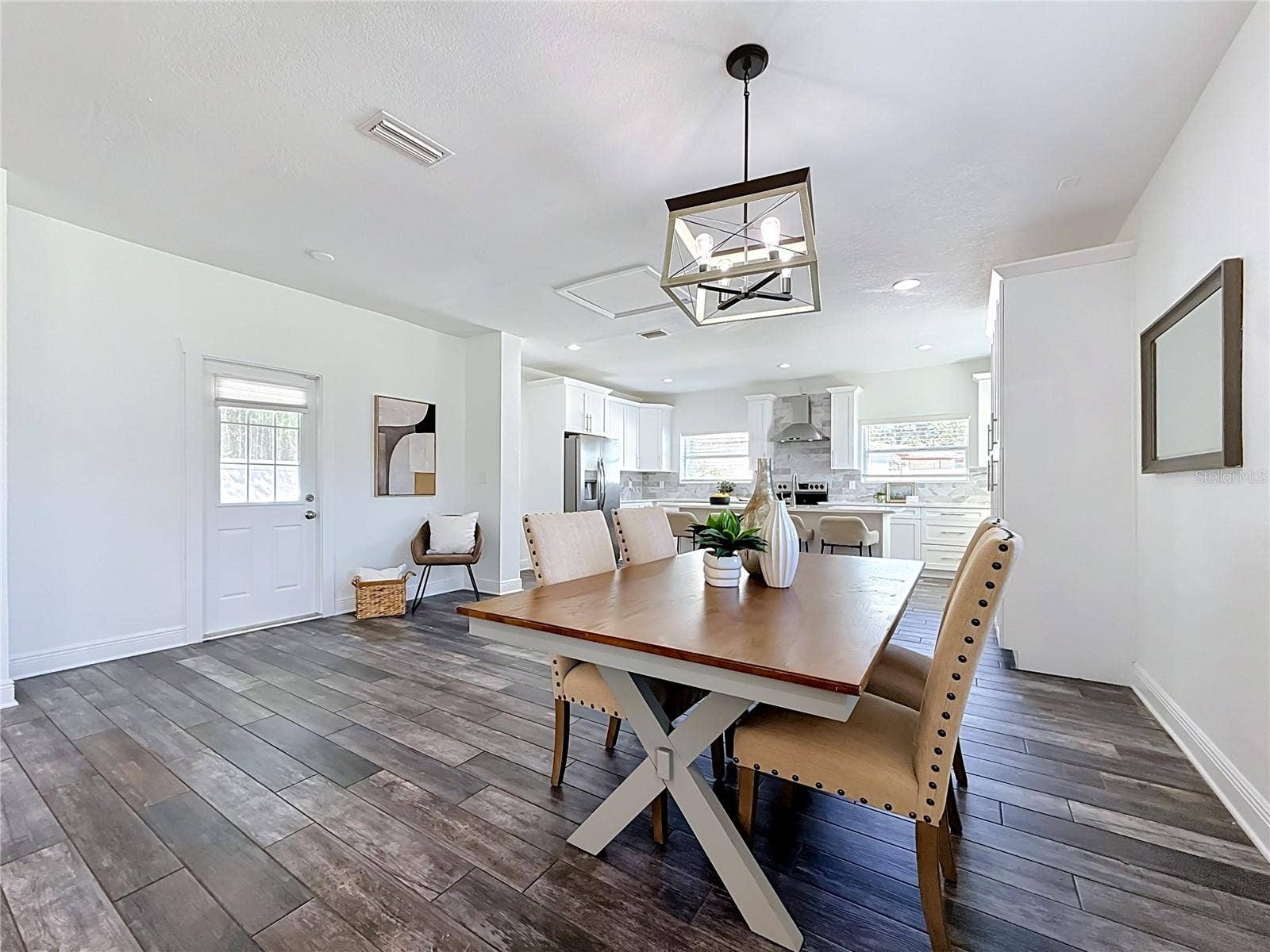 427 39TH STREET S, St Petersburg, FL 33711 Dinning Room