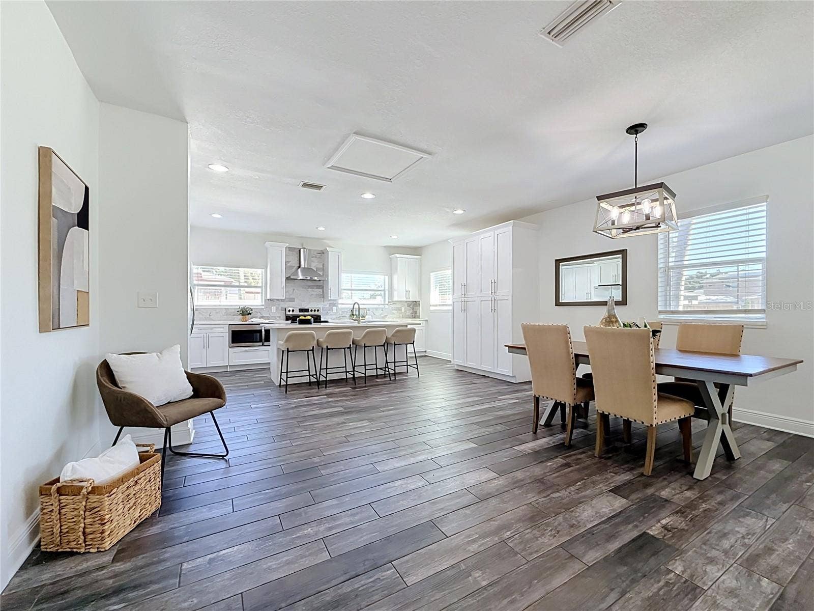 427 39TH STREET S, St Petersburg, FL 33711 427 39TH STREET S, St Petersburg, FL 33711