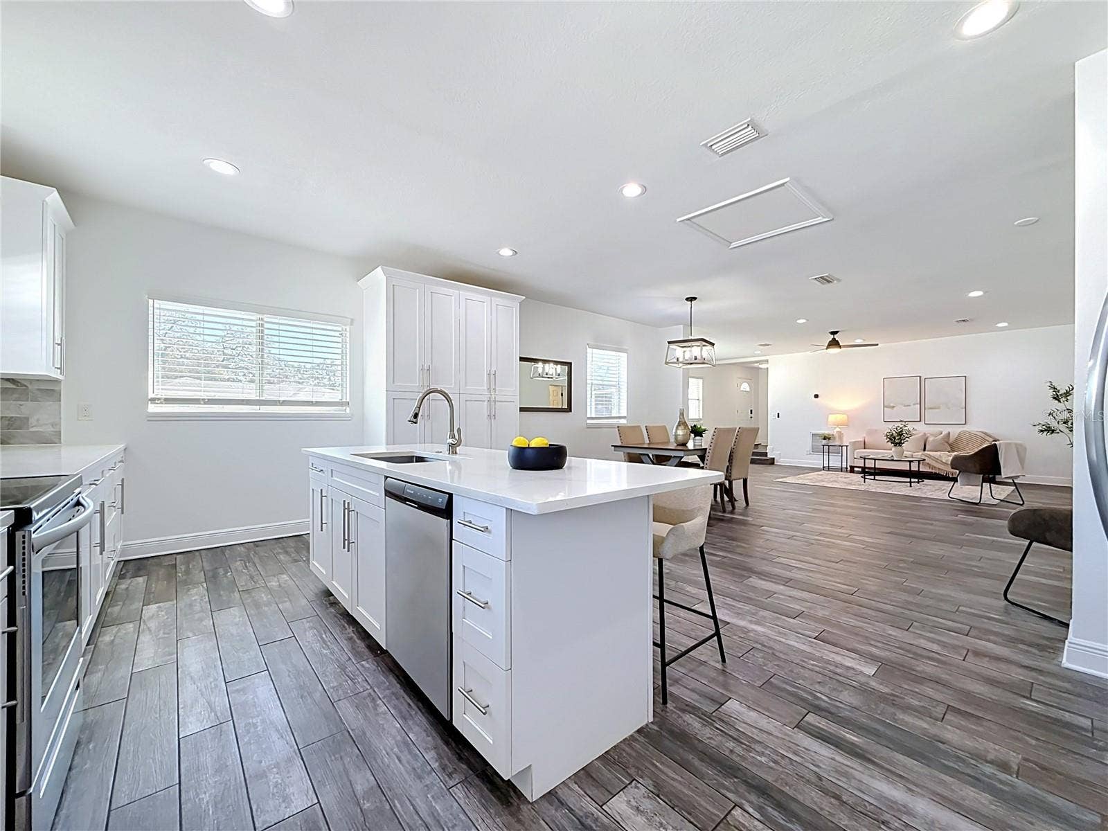 427 39TH STREET S, St Petersburg, FL 33711 427 39TH STREET S, St Petersburg, FL 33711