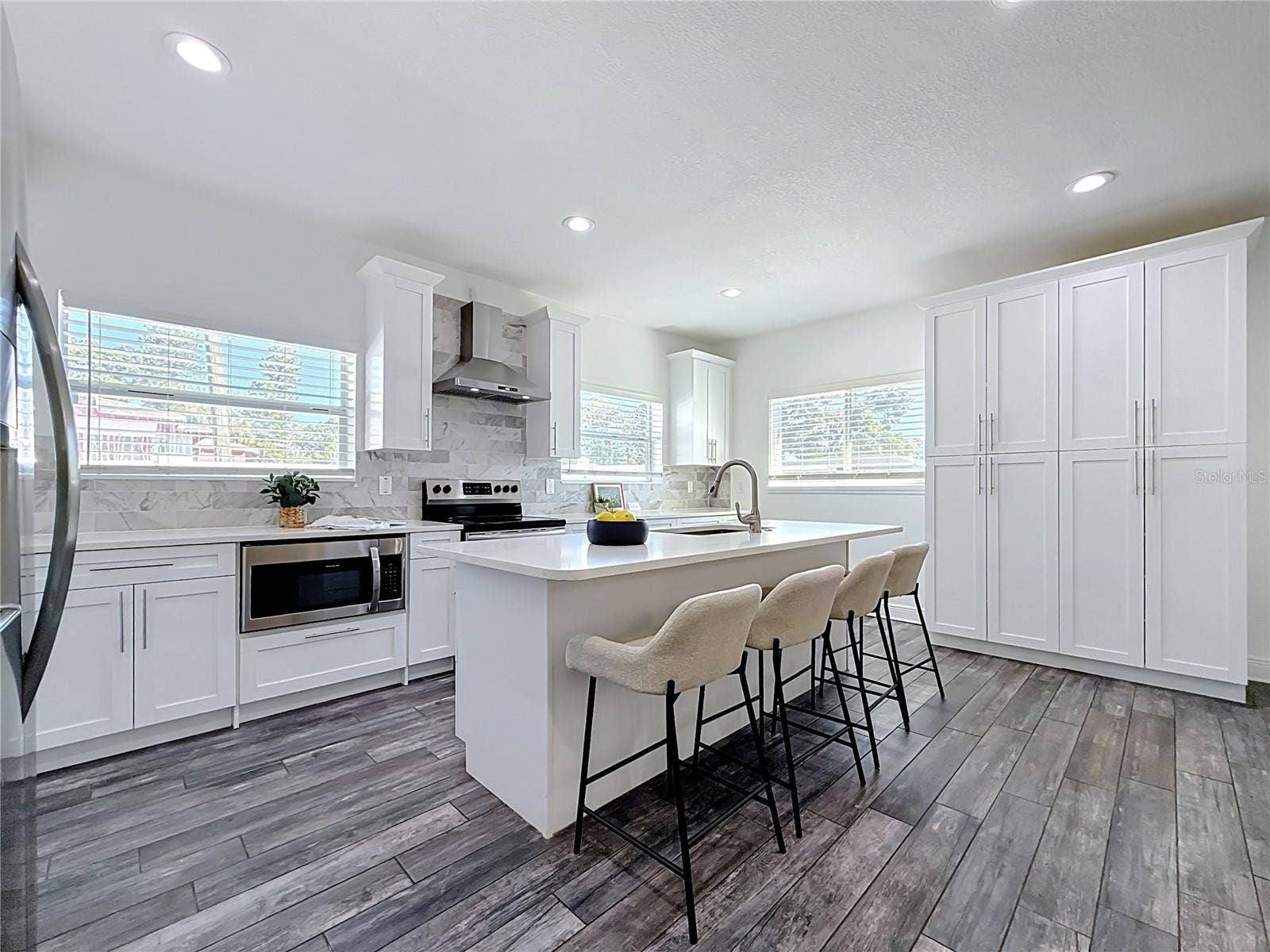 427 39TH STREET S, St Petersburg, FL 33711 427 39TH STREET S, St Petersburg, FL 33711