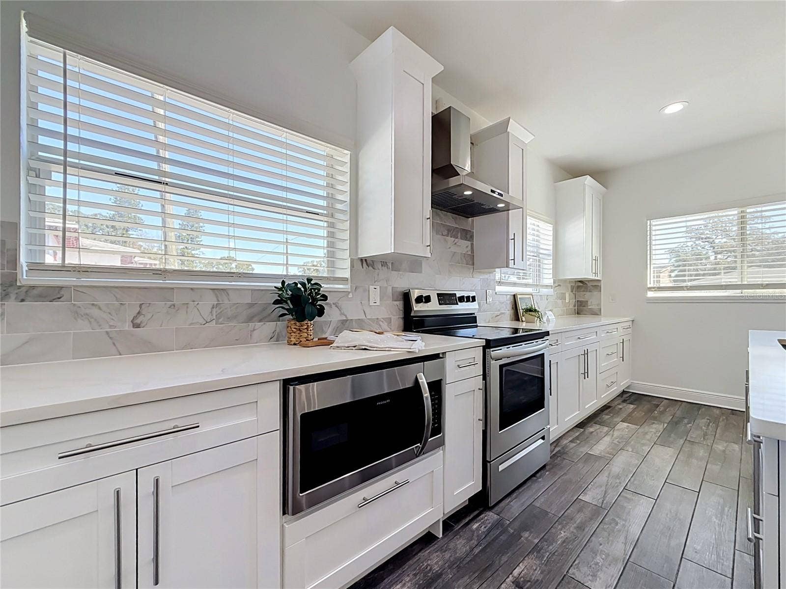 427 39TH STREET S, St Petersburg, FL 33711 427 39TH STREET S, St Petersburg, FL 33711