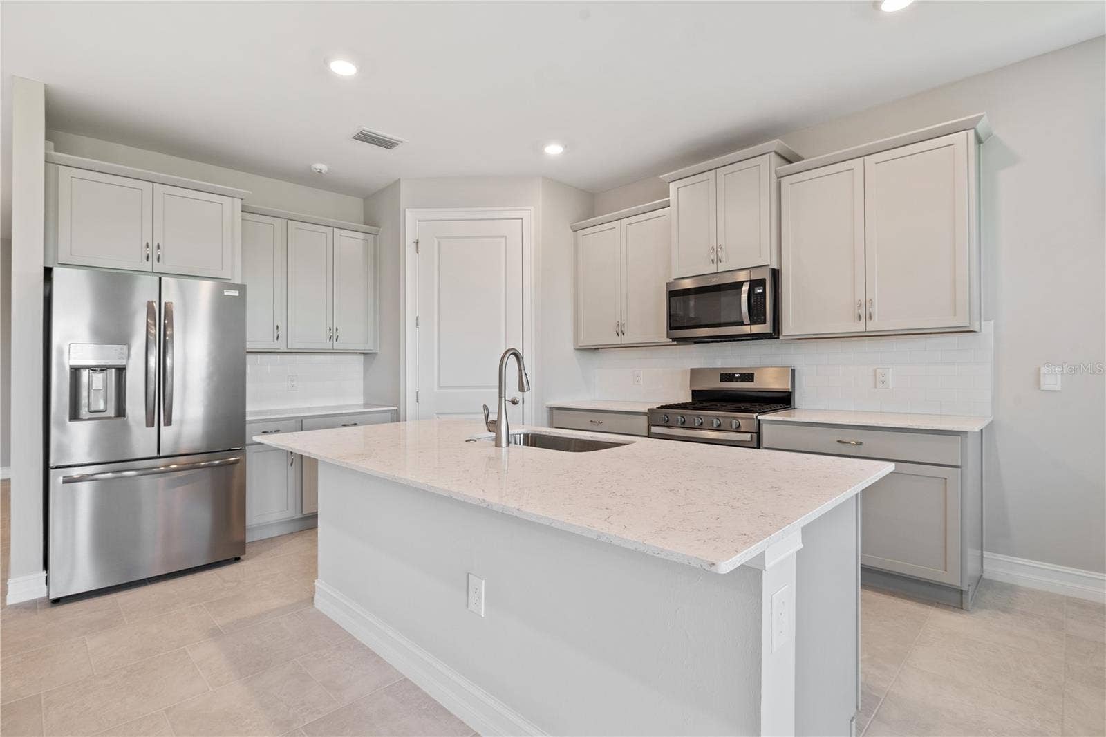 17740 SHADE TREE LOOP, Punta Gorda, FL 33982 Beautiful Kitchen