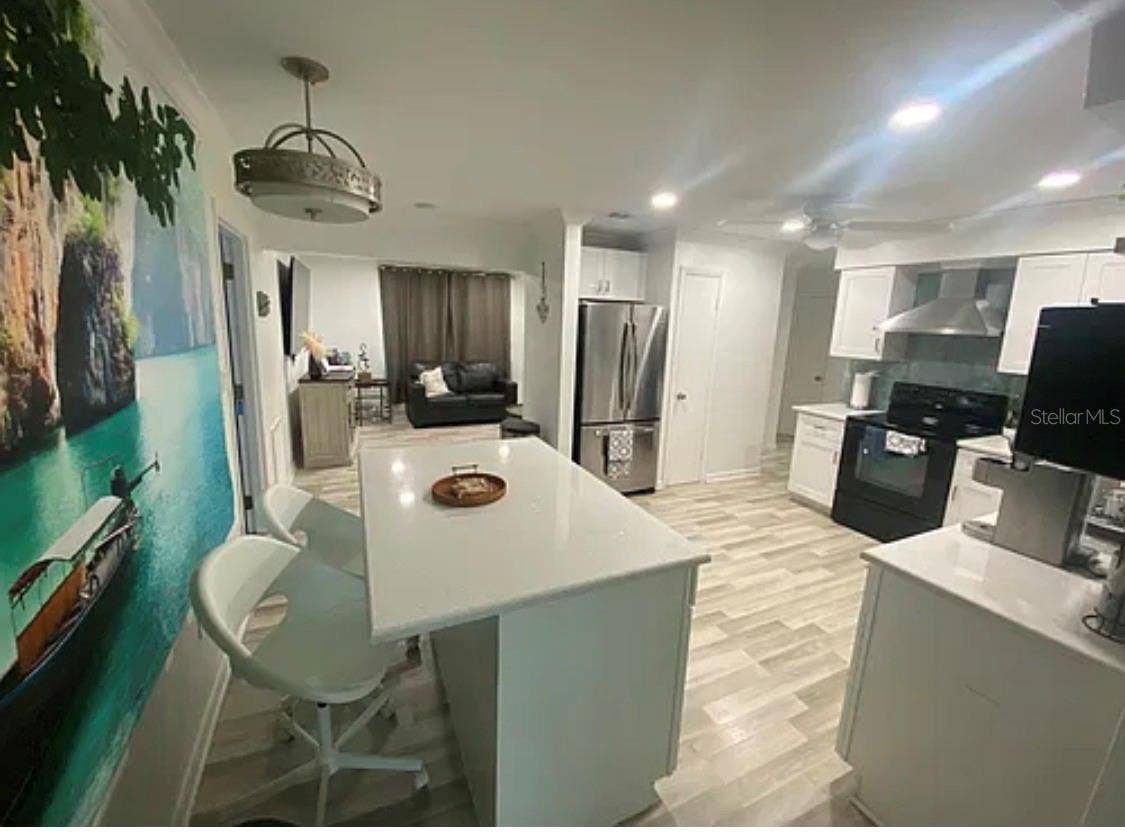 10940 DOROTHY LANE, Largo, FL 33774 10940 DOROTHY LANE, Largo, FL 33774