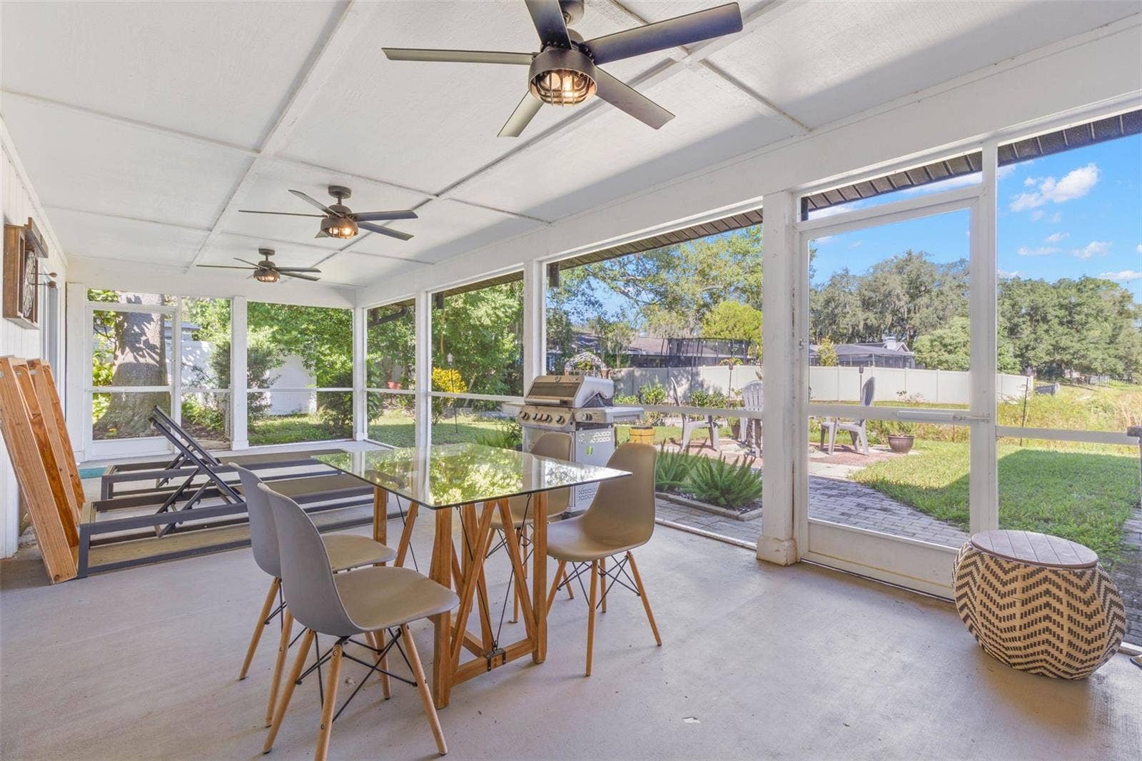 3013 GRAHAM LANE, Tampa, FL 33618 Enjoy outdoor dining year-round on the expansive screened porch, complete with three ceiling fans, room for comfortable seating, and a convenient screen door leading to the backyard and adjoining patio. An ideal setting for casual meals, entertaining, or simply enjoying the fresh air.