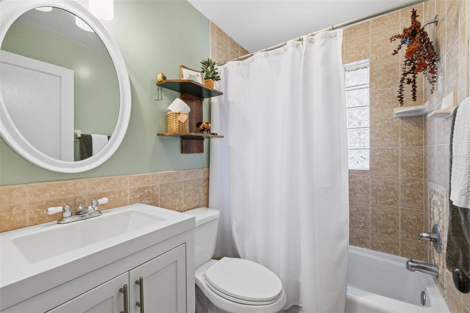 1423 E HENRY AVENUE, Tampa, FL 33604 1423 E HENRY AVENUE, Tampa, FL 33604