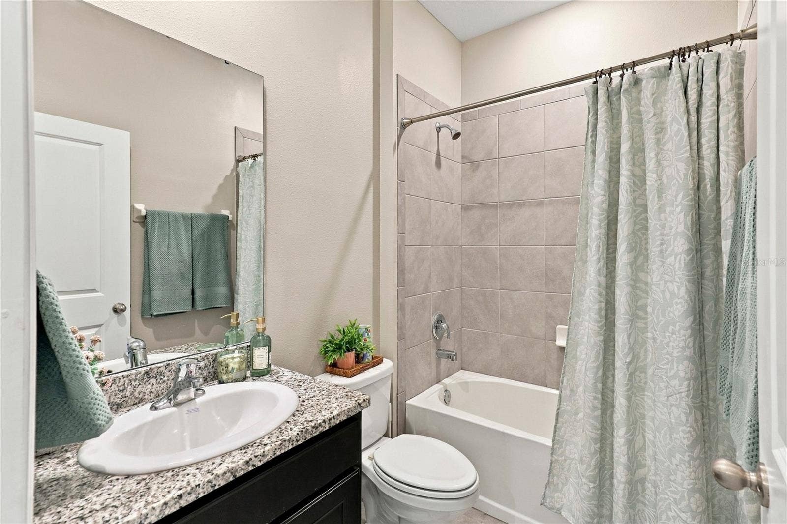 33310 MAJOR OAK DRIVE, Wesley Chapel, FL 33545 Guest Bathroom
