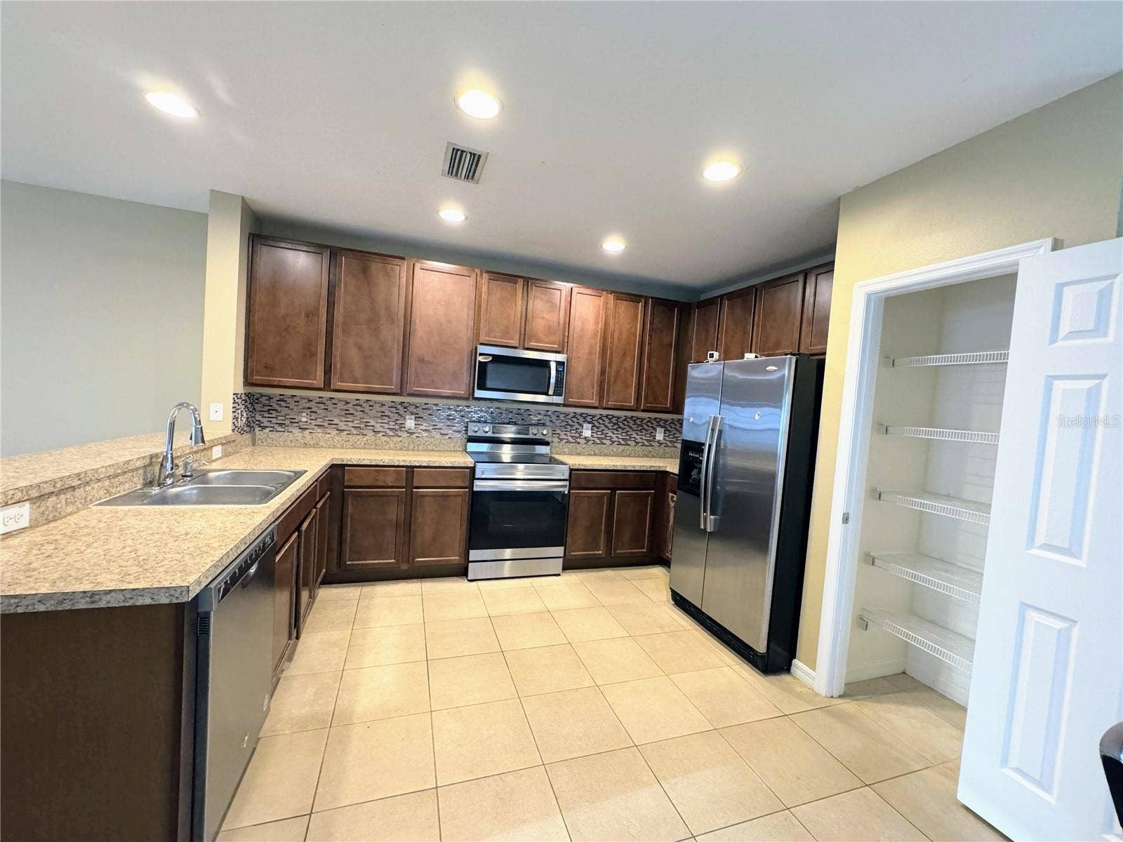 6703 46TH LANE N, Pinellas Park, FL 33781 Kitchen & Dining