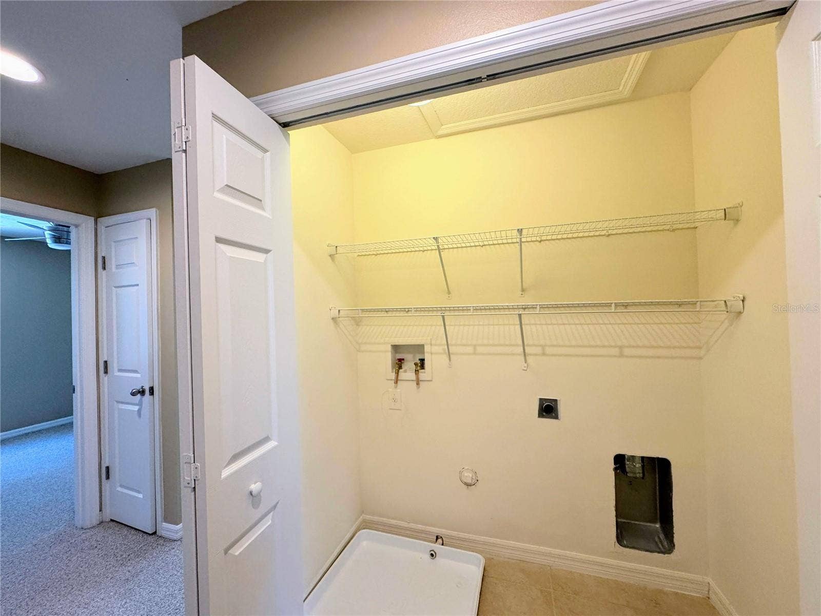 6703 46TH LANE N, Pinellas Park, FL 33781 Laundry