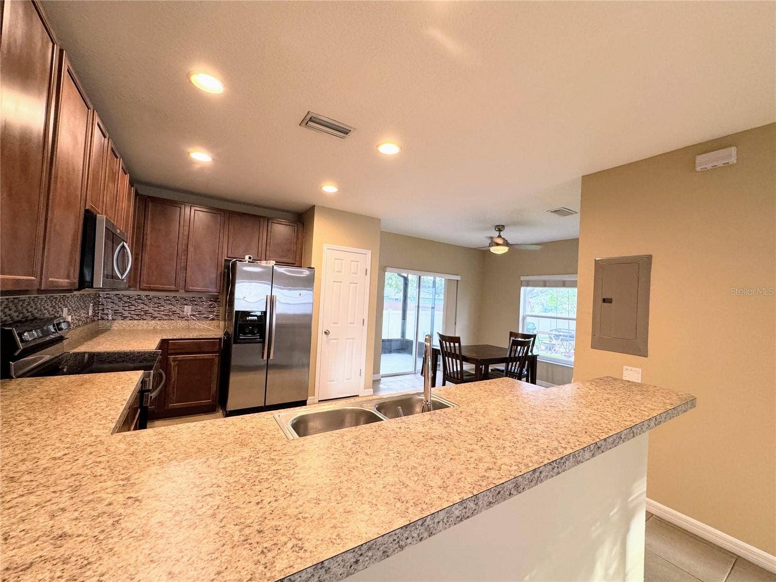 6703 46TH LANE N, Pinellas Park, FL 33781 Kitchen & Dining